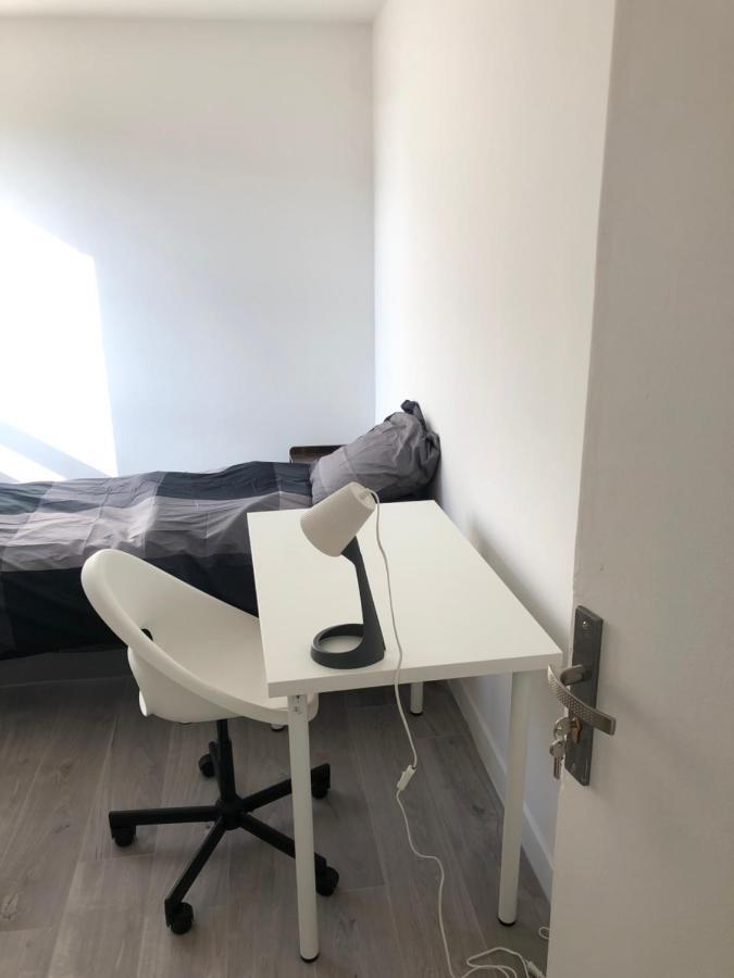 Evry Time Bed & Breakfast Courcouronnes Bagian luar foto