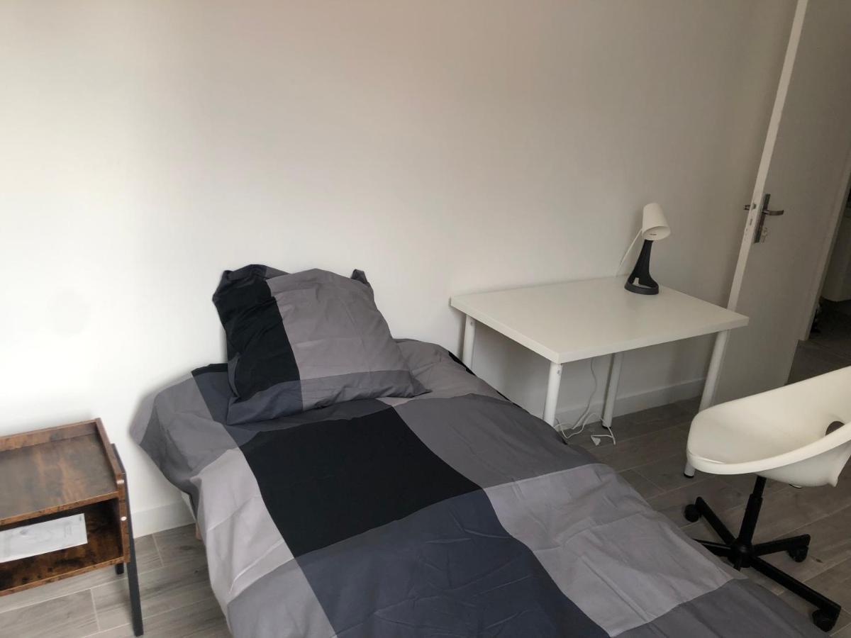 Evry Time Bed & Breakfast Courcouronnes Bagian luar foto